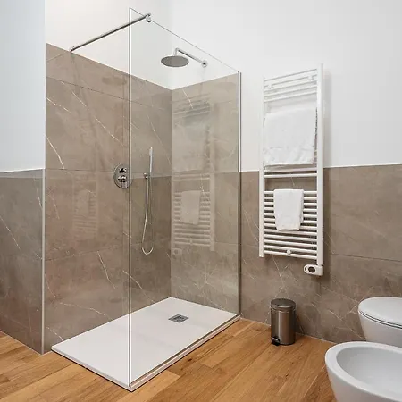 Hemeras Boutique Homes : 3 In Center Apartment *
